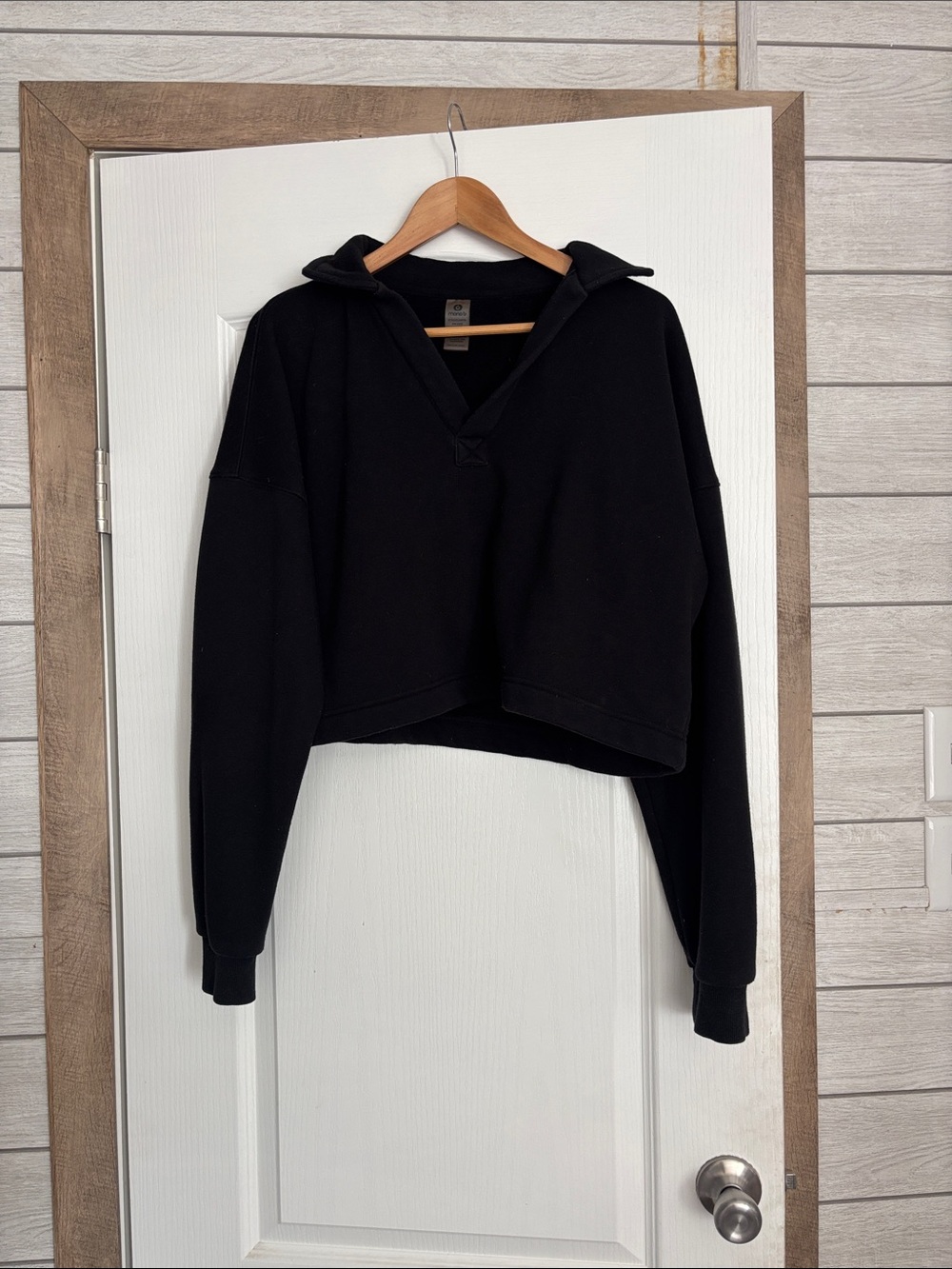 Mono B Black Cropped Pullover Sweatshirt